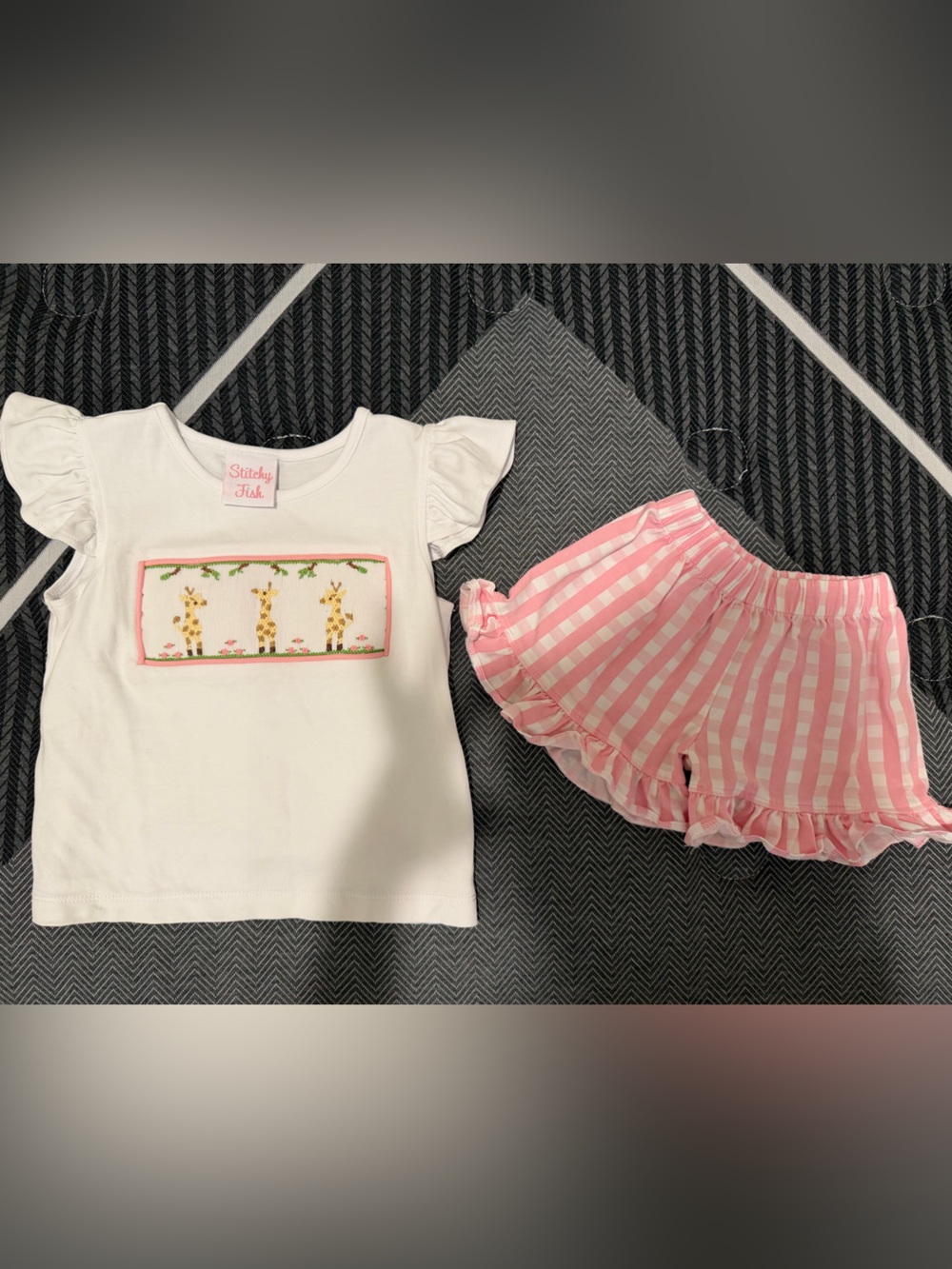Stitchy Fish White Giraffe Smocked Top & Pink Gingham Ruffle Shorts Set
